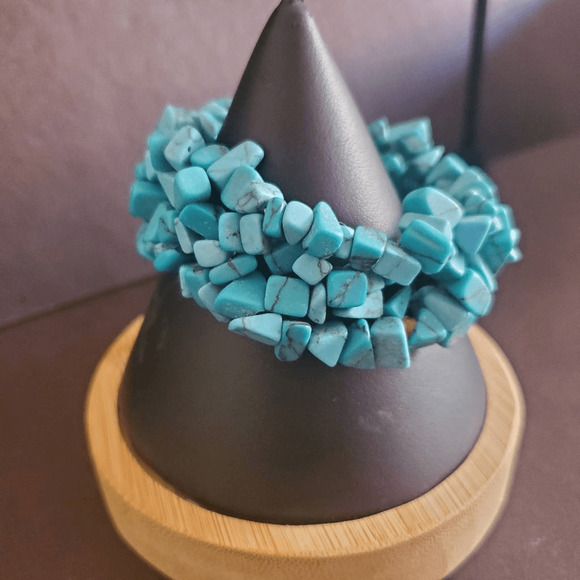 2005 Avon Faux Turquoise Chip‎ Stretch Bracelet NIB - Picture 2 of 8